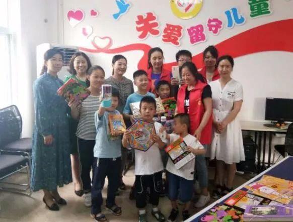 重庆:权益岗在行动 反诈宣传进校园